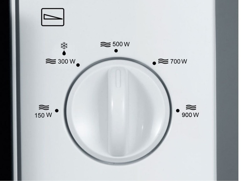 Ein Backofen mit einem Drehregler zur Einstellung der Leistung: 150, 300, 500, 700 und 900 Watt.