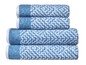 Stapel blaue Handtücher mit weißem geometrischem Muster.