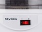 Ein weißer Severin Lebensmitteldehydrator mit einem roten Ein-/Ausschalter.