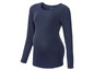 Ein dunkelblaues Langarmshirt der Marke Esmara für Schwangere.