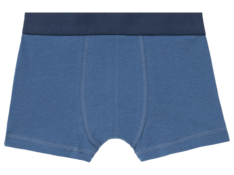 Blaue Boxershorts mit dunkelblauem Bund.