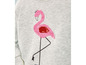 Ein grauer Pullover mit einem pinken Flamingo aus Pailletten.