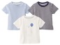 Drei Baby-T-Shirts, ein blaues, ein gestreiftes und eins mit einem Bären