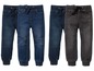Zwei Paar Jeans für Jungen, blau und grau.
