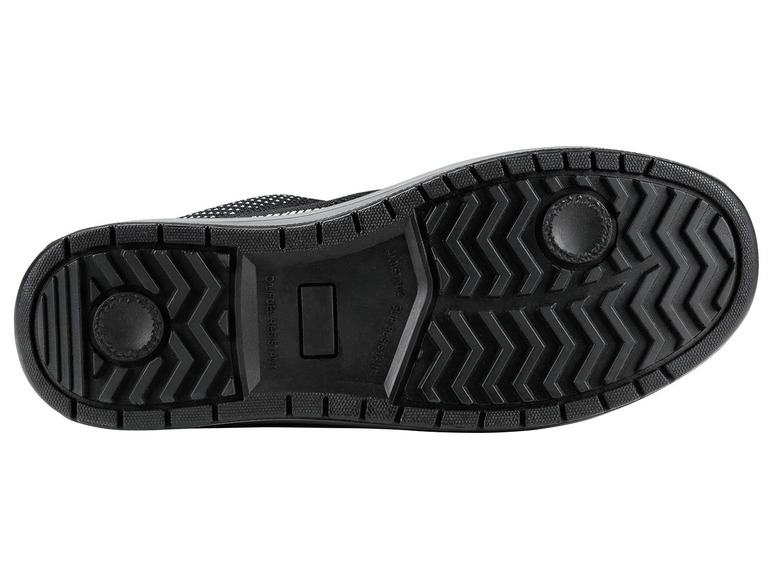 Schwarze Sneaker mit Gummisohle.