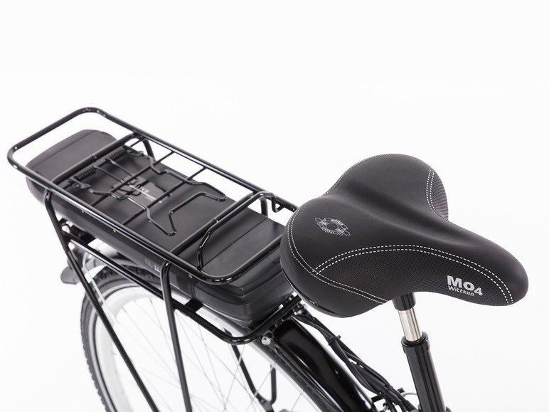 Ein schwarzes E-Bike mit Gepäckträger und einem Sattel von Witts.