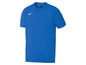 Blaues Nike T-Shirt mit weißem Swoosh.