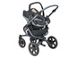 Ein Maxi-Cosi Kinderwagen mit einem Autositz.