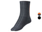 Drei Paar graue Socken mit orangen Details.