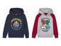 Zwei Harry Potter Hoodies mit Hogwarts-Logos.