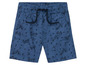 Blaue Shorts mit Motocross-Druck.