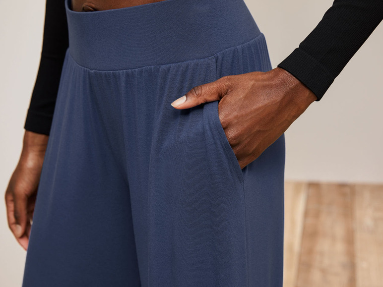 Gehe zu Vollbildansicht: CRIVIT® Damen Yogahose, mit ressourcenschonender Viskose, besonders weich und anschmiegsam - Bild 8