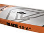 Ein orangefarbenes aufblasbares Paddleboard von Aqua Marina mit dem Schriftzug 'Blade 10'6'.