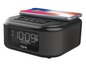 Ein schwarzer iHome-Wecker mit digitaler Uhrzeit und einer kabellosen Ladestation für ein Smartphone.