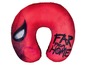 Ein rotes Kissen mit Spider-Man und dem Schriftzug 'Far From Home'.