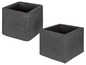 Zwei quadratische Blumentöpfe in dunkelgrauer Farbe.