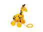 Ein gelbes BRIO Ziehspielzeug in Form einer Giraffe mit schwarzen Punkten.