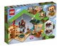 LEGO Minecraft Set mit einer Farm, einem Haus und einem wilden Bullen.