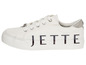 Weiße Jette Sneakers mit schwarzen Buchstaben.