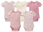 Ein Set aus fünf Baby-Bodys mit kurzen Ärmeln, darunter ein gestreifter, ein mit Bärenprint und ein einfarbiger rosa.