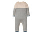 Ein gestreiftes Strick-Overall für Babys.