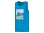 Ein blaues Tanktop mit einem Aufdruck einer Welle und dem Wort 'Mistral'.