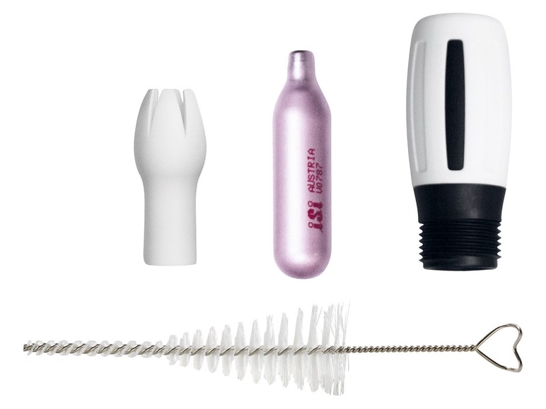 Ein iSi-Siphon mit Kartuschen, einem Aufsatz und einer Reinigungsbürste.