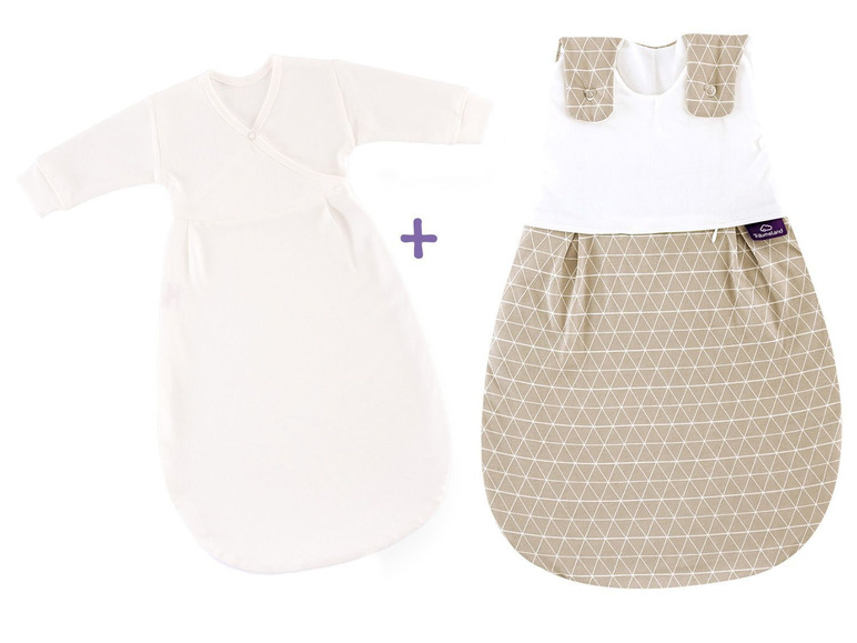 Ein weißer Baby-Schlafsack mit langen Ärmeln und ein beiger Schlafsack mit Dreiecksmuster von Trumeland.