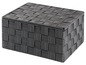 Eine schwarze geflochtene Aufbewahrungsbox mit Deckel.