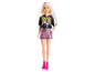 Barbie Puppe mit einem schwarzen T-Shirt mit 'Rock'-Aufdruck und einem Leopardenrock.