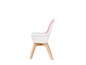 Weißer Kinderstuhl mit rosa Rückenlehne und Holzbeinen.
