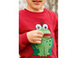 Ein roter Kinderpullover mit einem Frosch-Motiv.