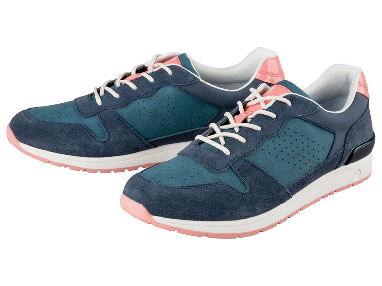 Zwei blaue Sneaker mit rosa Akzenten.