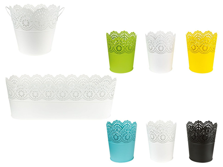 Weiße und farbige Blumentöpfe mit Spitzenmuster.