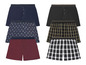 Vier Paar Boxershorts mit verschiedenen Mustern, darunter Karos und Punkte.