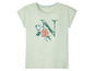 Hellgrünes T-Shirt mit 'N' von 'Nature' und Blumenmuster.
