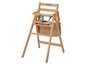 Ein Safety 1st Kinderhochstuhl aus Holz mit abnehmbarem Tisch.