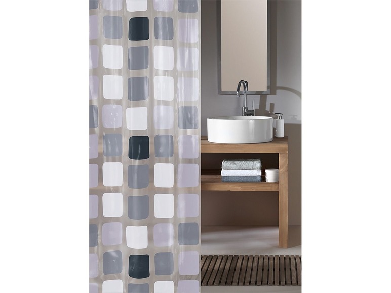 Eine Duschvorhang mit geometrischem Muster in Grau und Weiß