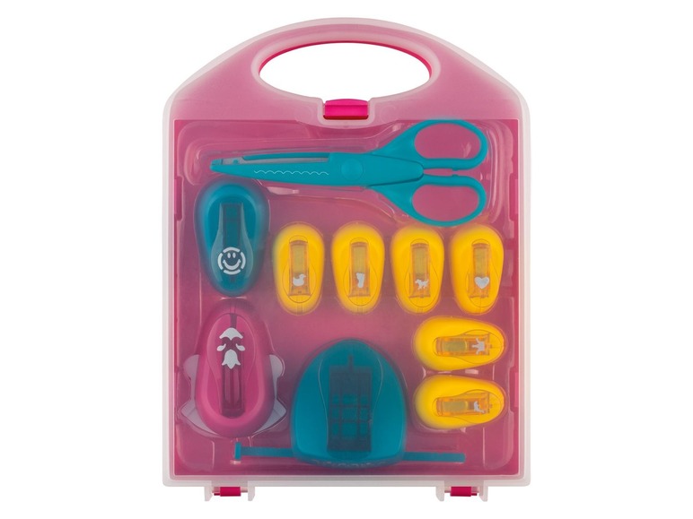 Eine Sammlung verschiedener Stanzformen und eine Schere in einer rosa Aufbewahrungsbox.