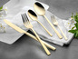 Goldfarbenes Besteck mit einem Messer von Esmouver.
