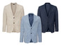 Drei Leinenjacken in Beige, Blau und Dunkelblau.
