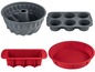 Ein graues Gugelhupf-Backform, ein Muffin-Backform und rote Backformen für Brot und Kuchen.