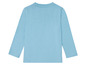 Hellblaues Langarmshirt.