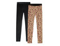 Zwei Leggings, eine schwarze und eine mit Leopardenmuster.