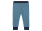 Blaue Jogginghose mit dunkelblauen Bündchen.