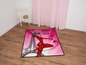 Ein rosa Teppich mit Ladybug von Miraculous, dem Eiffelturm und dem Text 'Simply the best'.