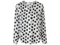 Ein weißes Hemd mit schwarzen Punkten.