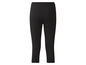 Schwarze Capri-Leggings.