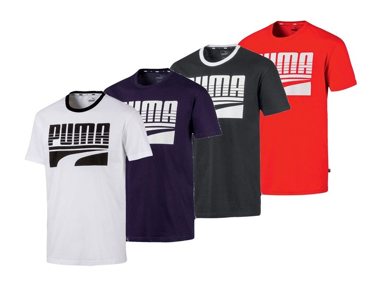 Vier verschiedene Puma T-Shirts mit einem großen Logo auf der Vorderseite.