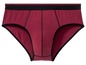 Rote Unterhose mit schwarzem Bund.